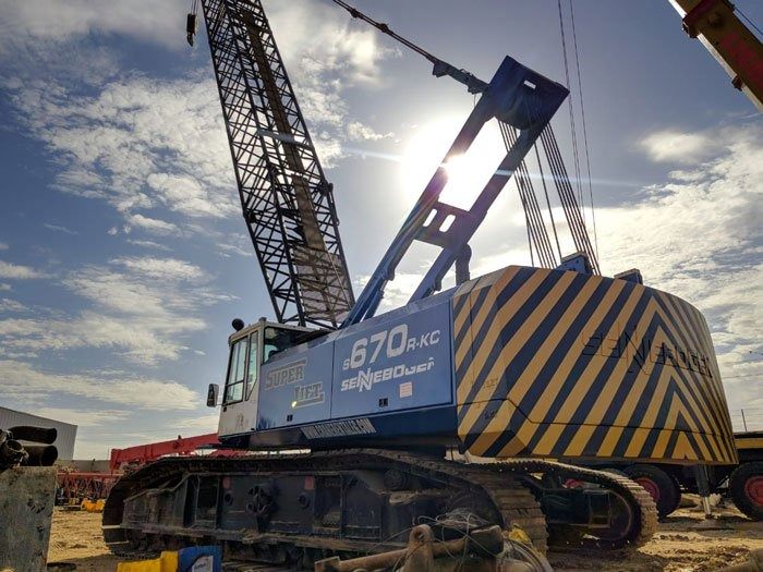 Sennebogen 670 crawler crane with lattice boom raised