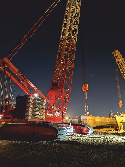 Demag CC 6800 crawler crane rigged for a night lift